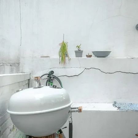 Daire Charming 1br With Terrace Praca Flores | By Airnest Lisboa