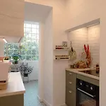 Apartament Charming 1br With Terrace Praca Flores | By Airnest Lizbona