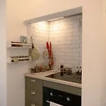 Apartament Charming 1br With Terrace Praca Flores | By Airnest Lizbona