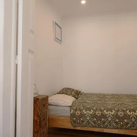 Charming 1br With Terrace Praca Flores | By Airnest Appartement