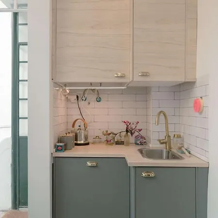 Апартаменты Charming 1br With Terrace Praca Flores | By Airnest Лиссабон