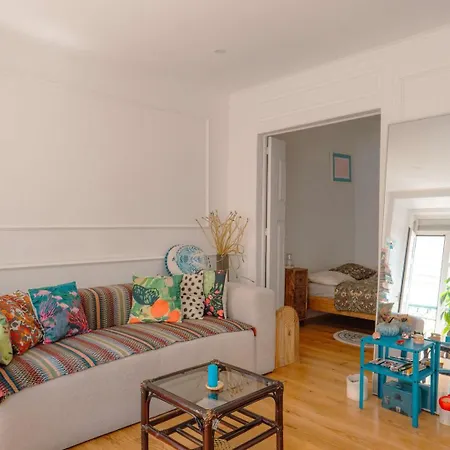 Charming 1br With Terrace Praca Flores | By Airnest * Lissabon