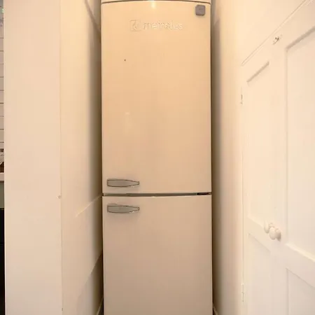 Charming 1br With Terrace Praca Flores | By Airnest * Lisboa