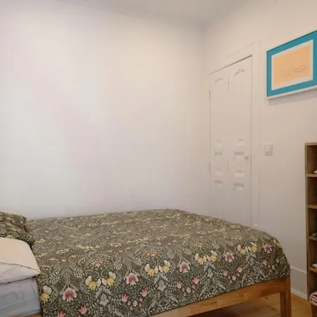 Charming 1br With Terrace Praca Flores | By Airnest شقة